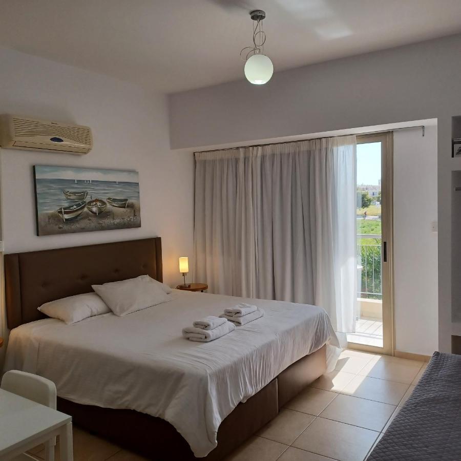 King'S Holiday Apartments Paphos ภายนอก รูปภาพ