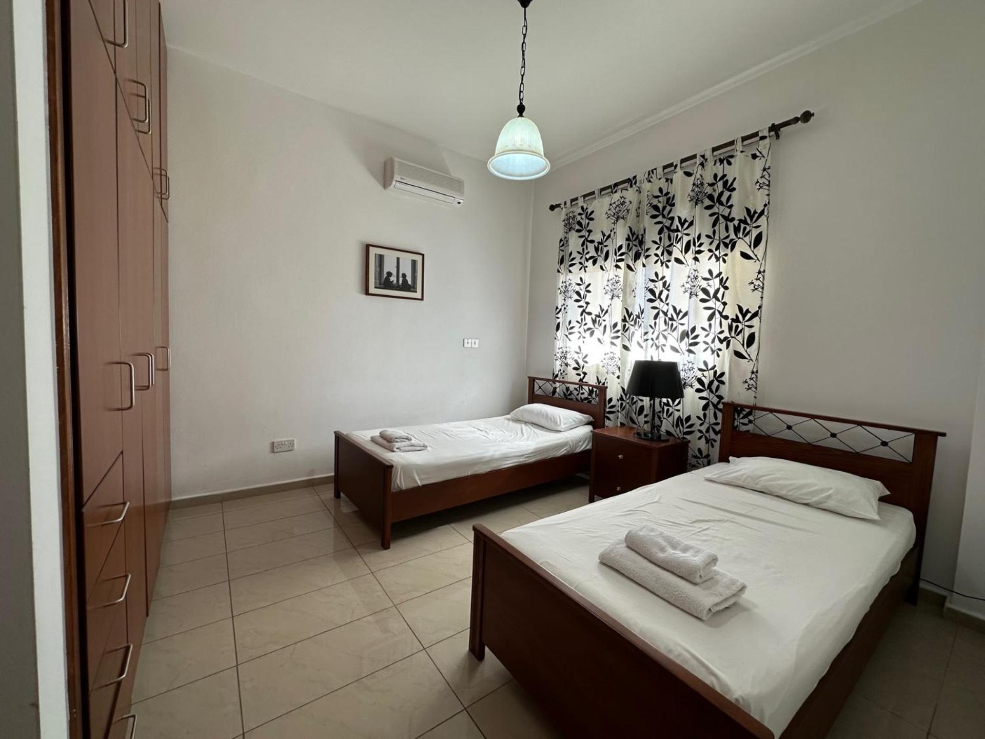 King'S Holiday Apartments Paphos ภายนอก รูปภาพ