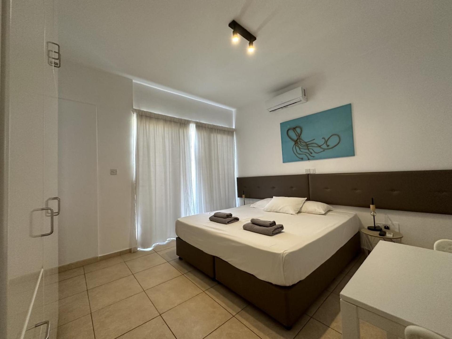 King'S Holiday Apartments Paphos ภายนอก รูปภาพ